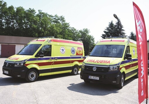 Dwa nowoczesne ambulanse ratunkowe dla ostrołęckiego „Meditransu”. 