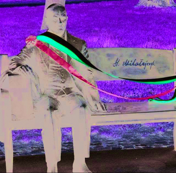 pomnik człowieka na ławce, sylwetka przepasana szarfami