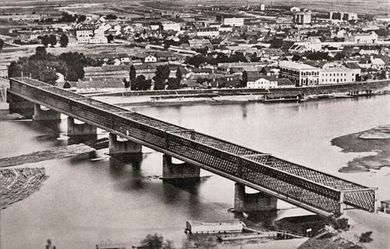 Most Kierbedzia widziany z wieży Zamku Królewskiego