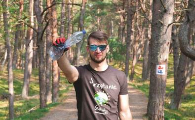 Zdjęcie przedstawia Grzegorza Mikosza, głównego koordynatora Akcji Sprzątanie świata.