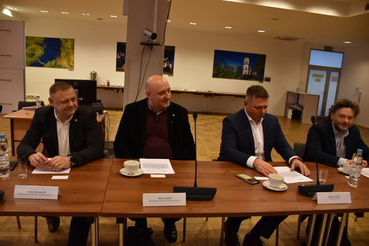 Przedstawiciele Ogólnopolskiego Porozumienia Związków Zawodowych oraz przedstawiciele Konfederacji Lewiatan