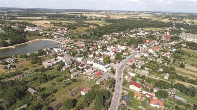 Widok z lotu ptaka na zabudowania miejscowości Jastrząb.