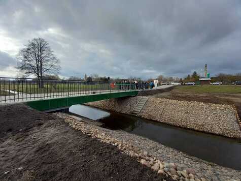 nowy most na nad rzeką