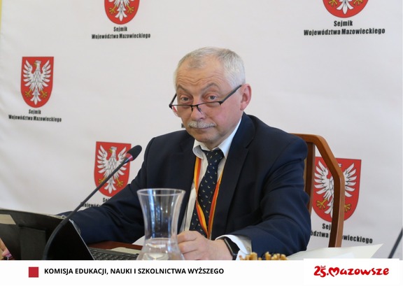 Przewodniczący komisji Krzysztof Skolimowski