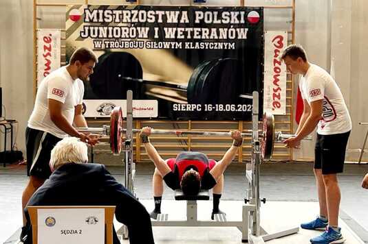 rywalizacja zawodników podczas Mistrzostw Polski Juniorów i Weteranów w Trójboju Siłowym Klasycznym