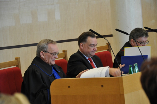 Marszałek Adam Struzik podczas ogłaszania wyroku TK