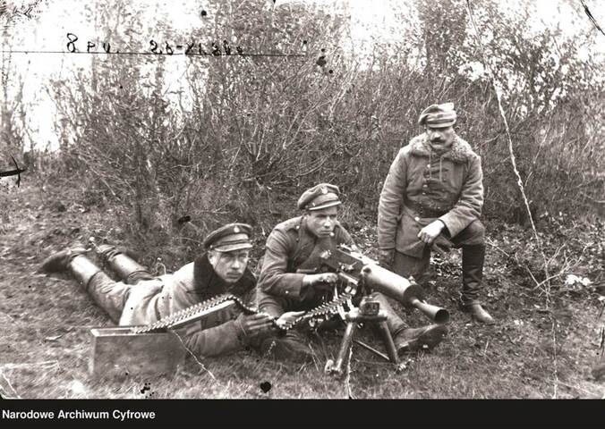 żołnierze na stanowisku karabinu maszynowego, rok 1920
