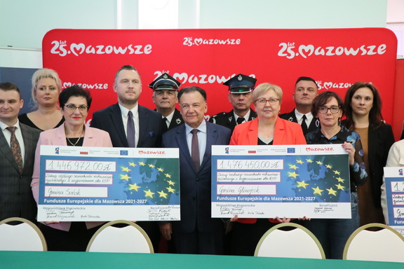 beneficjenci i przedstawiciele samorządu Mazowsza