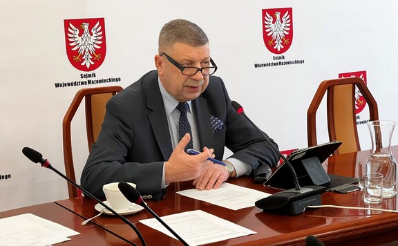 przewodniczący komisji Mirosław Augustyniak podczas obrad