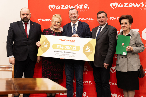 Podpisanie umów na realizację inwestycji w powiatach żyrardowskim i sochaczewskim