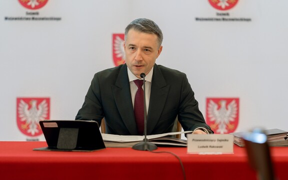 Przewodniczący sejmiku Ludwik Rakowski podczas posiedzenia sejmiku